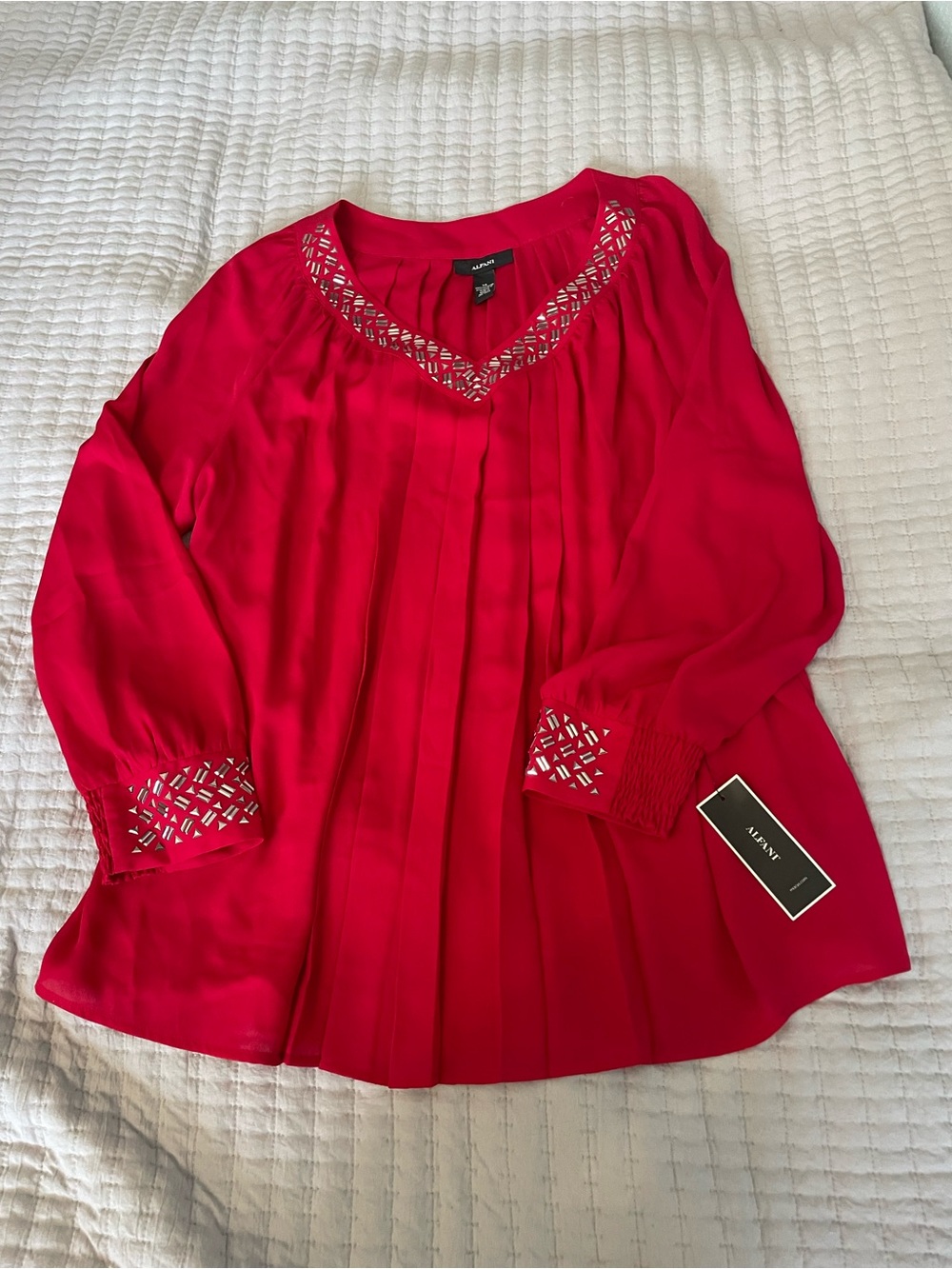 Alfani NWT Red Blouse Size 14 Silver Embellished Cuffs Pleated V-Neck Top